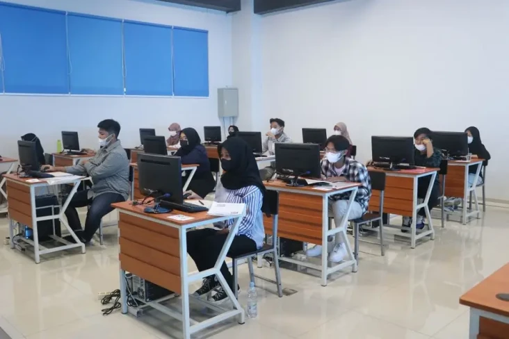 10 Provinsi dengan Siswa...