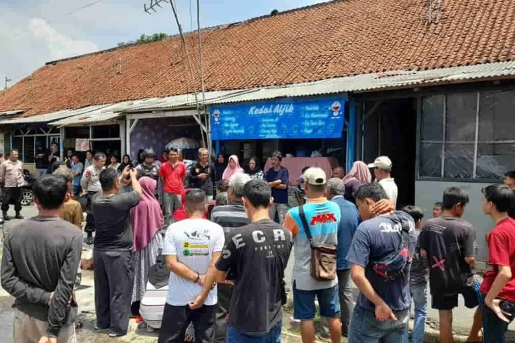 Heboh Sekeluarga di...