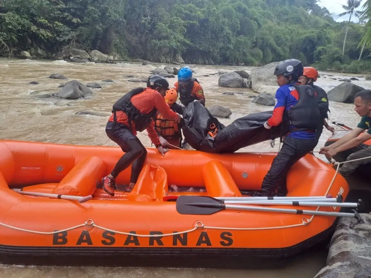 Terseret Arus Sungai...