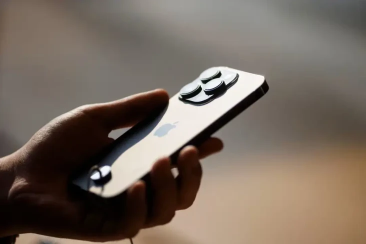 Penjualan iPhone di...