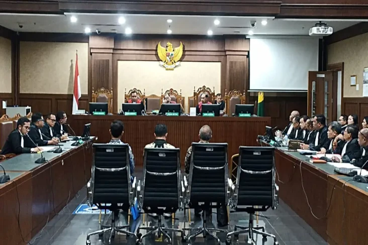Ketua Majelis Hakim...