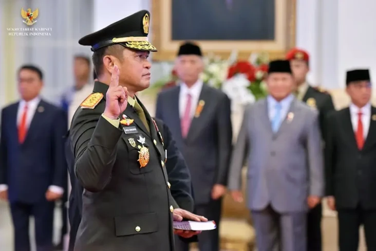15 Pangkostrad yang...
