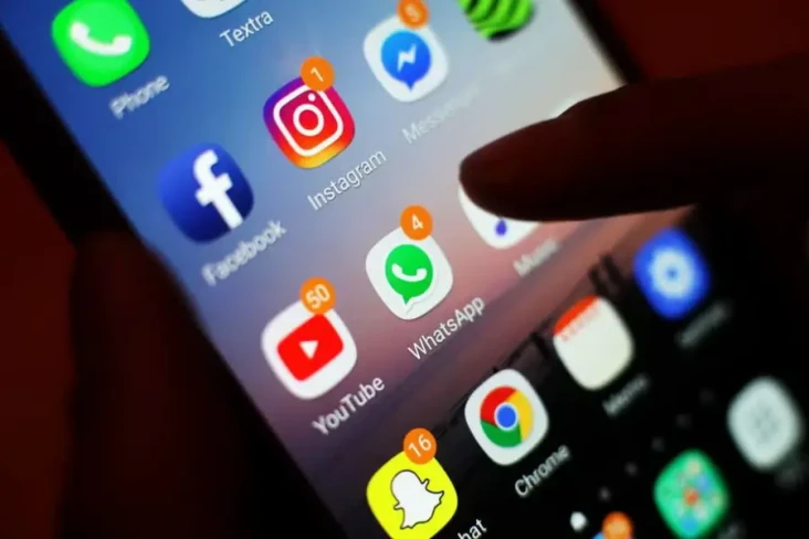 Facebook dan Instagram...