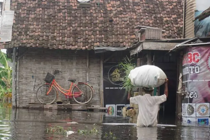 Tanggul Sungai Sadar...
