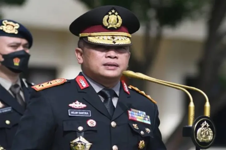 Profil Irjen Helmy Santika,...