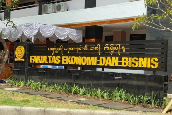 10 Universitas Terbaik...