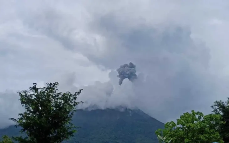 Gunung Api Ile Lewotolok...