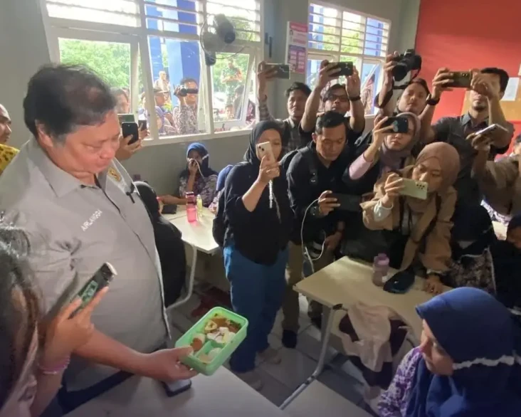 Pemerintah Jokowi Masih...