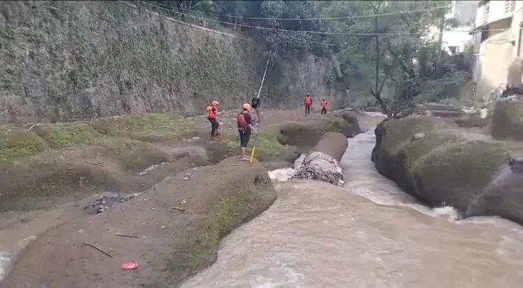 3 Santri Hanyut di Sungai...