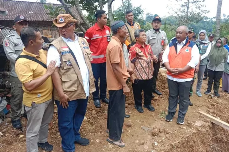 Tanah Longsor dan Banjir...