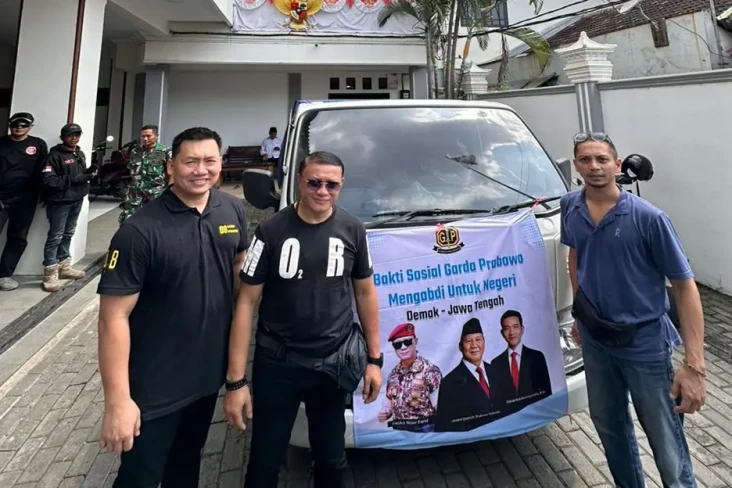 Habib Luthfi Salurkan...