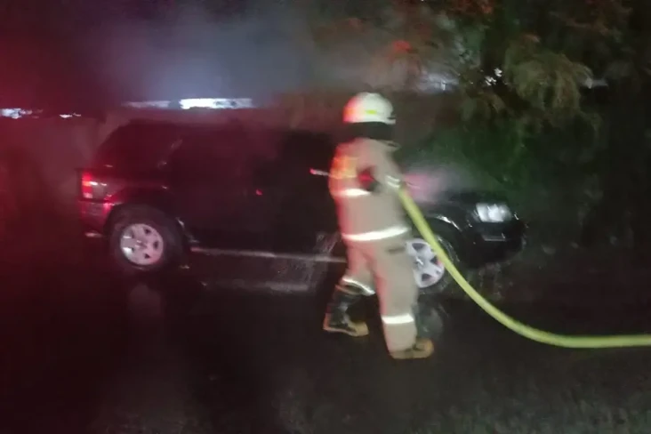 Mobil Minimbus Terbakar...