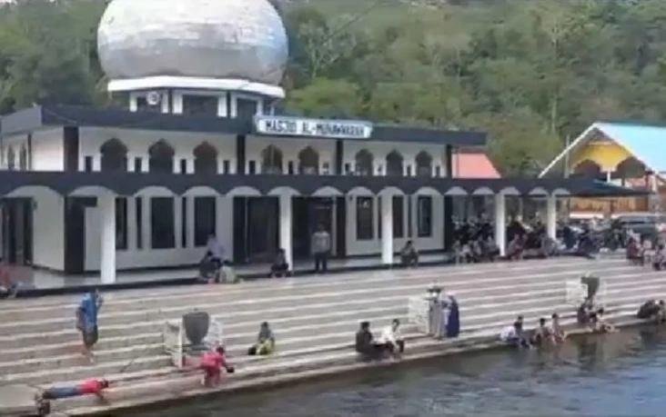 Keunikan Masjid Al-Munawwarah...