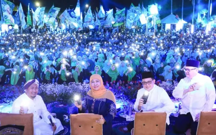 Bersihkan Diri di Bulan...