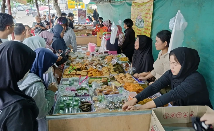 Jelang Buka Puasa, Warga...