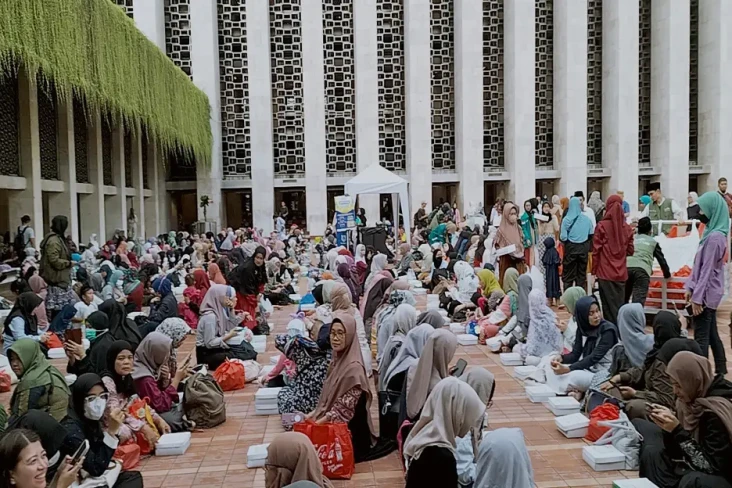 Ribuan Jemaah Ikuti...