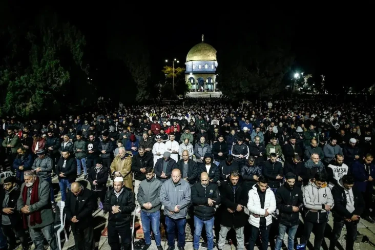 Israel Pasang Kawat...