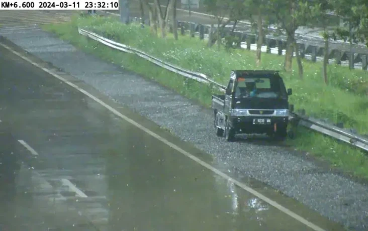 Terekam CCTV, Pencuri...