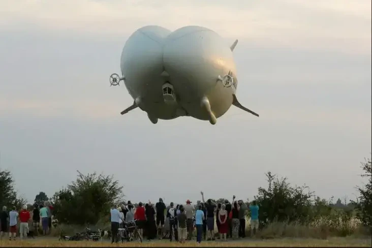 Pesawat Airlander 10...