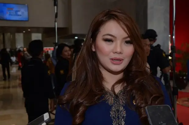 Hillary Brigitta hingga...