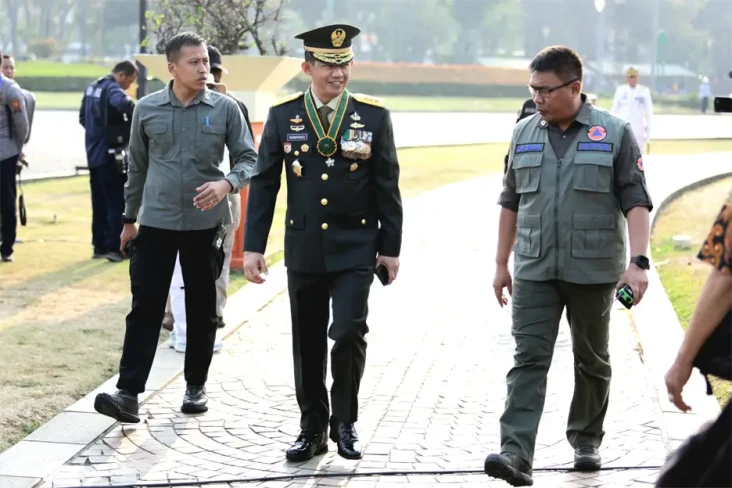 Jenderal Bintang 3 Duduki...