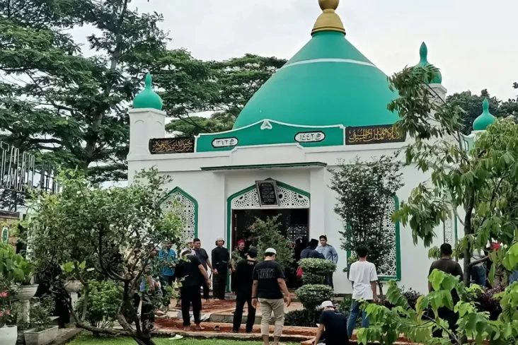 Almarhum Habib Hasan...