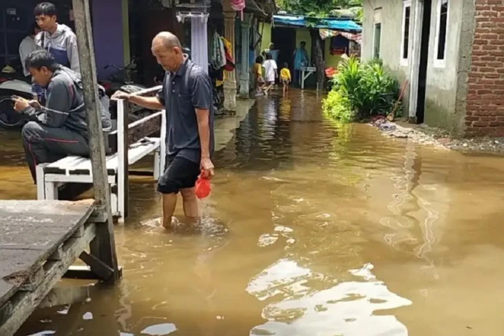 Banjir Terjang Indramayu,...