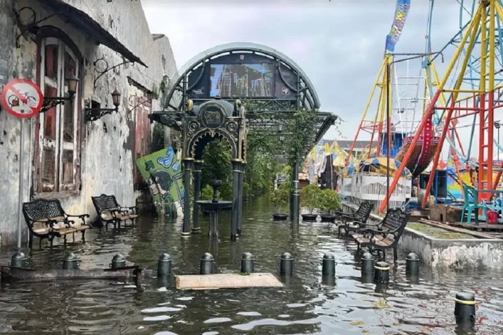 Kota Lama Semarang Lumpuh...