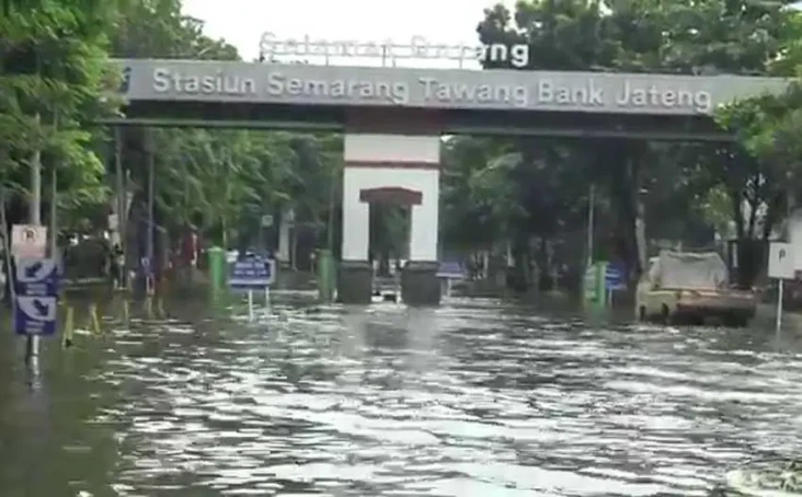 Stasiun Tawang Masih...
