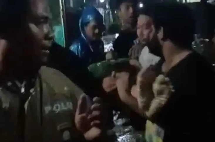 Banjir Semarang Telan...