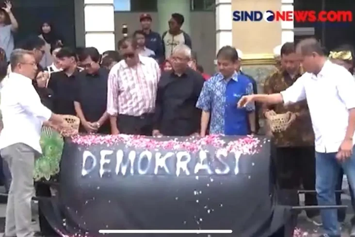 Gelar Aksi Tabur Bunga,...