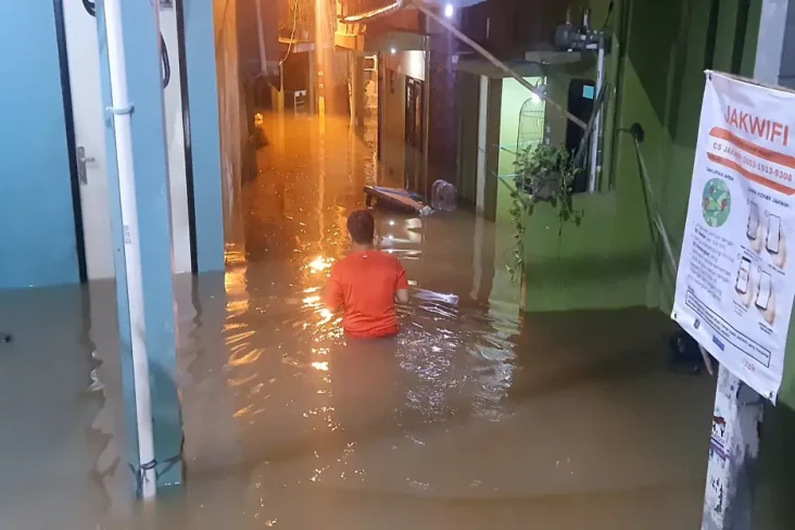Banjir di Jakarta Meninggi,...