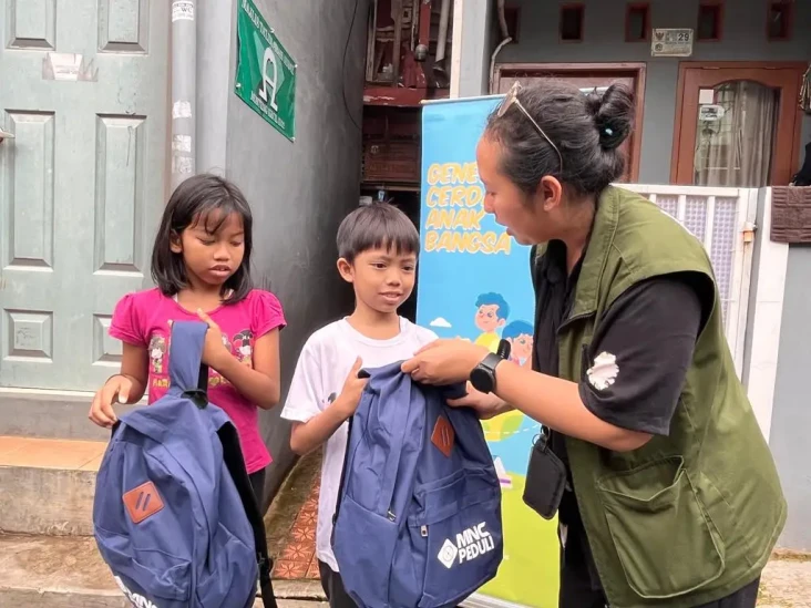 MNC Peduli Bagikan Peralatan...