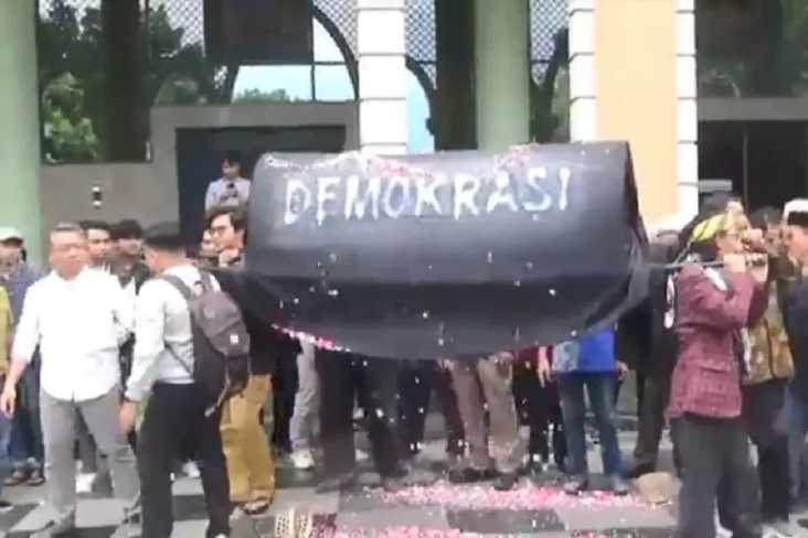 Tabur Bunga Simbolisasi...