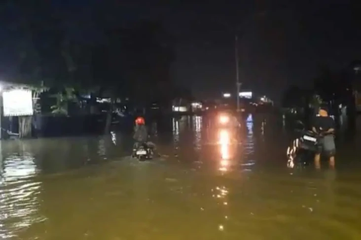 Malam Ini Semarang Masih...