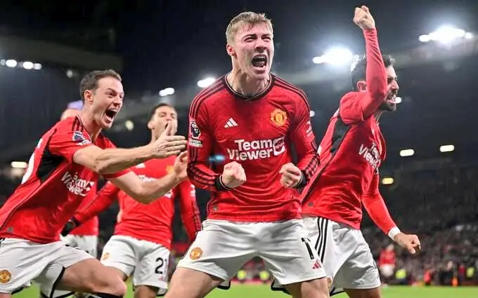 Manchester United Lolos...