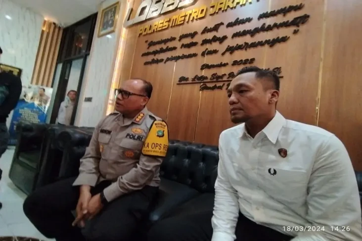 Sekeluarga Bunuh Diri...