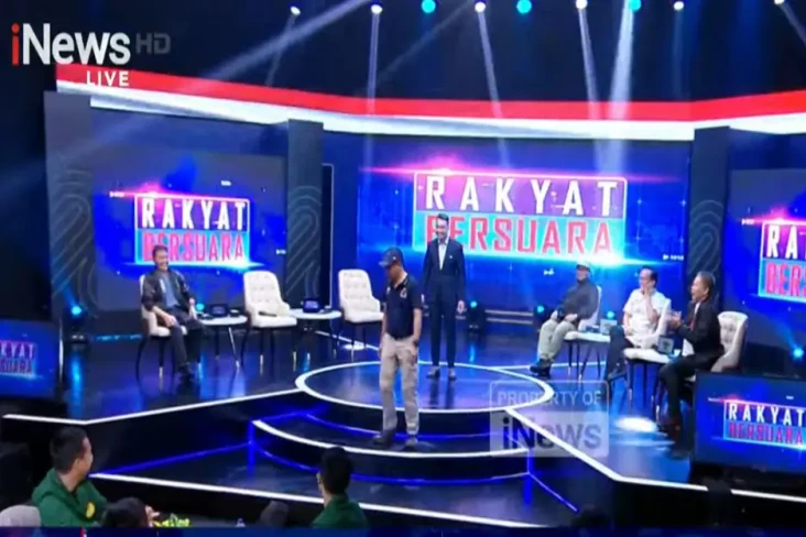 Hadiri Acara Rakyat...