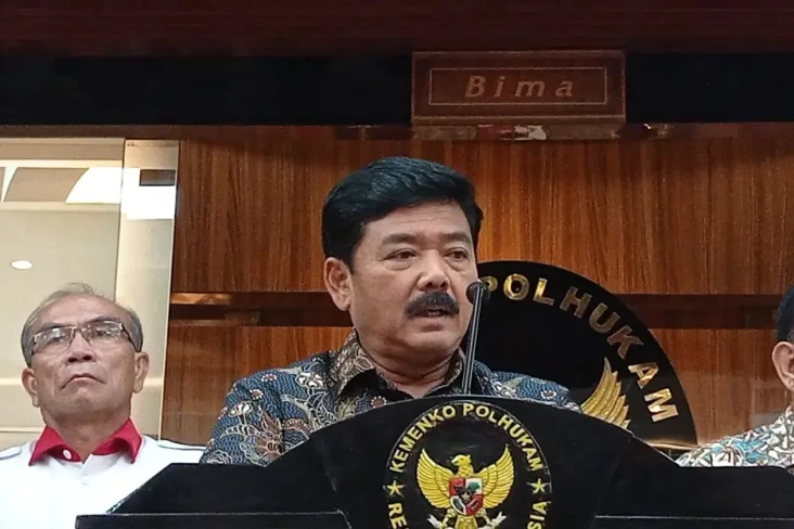 Menko Hadi Sebut Sengketa...