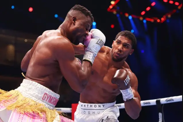 Francis Ngannou Merasa...