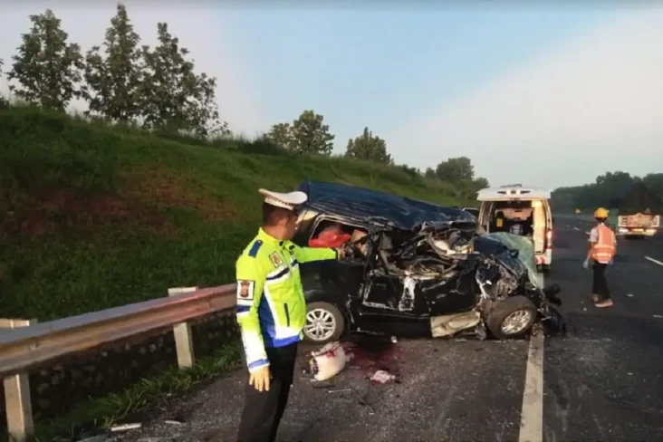 Kecelakaan di Tol Cipali,...