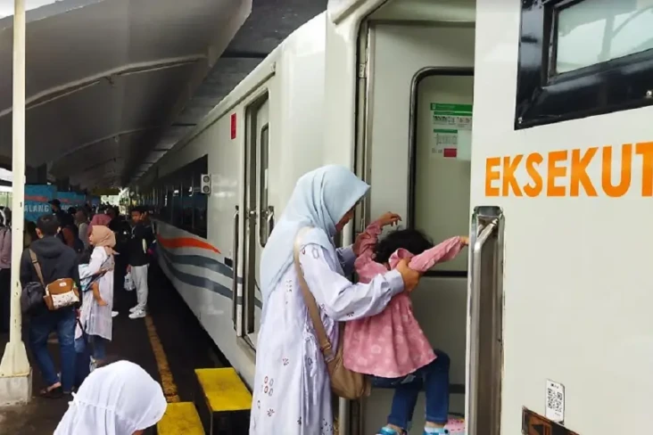 341 KA dan 59 Lokomotif...