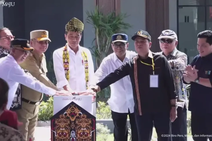 Jokowi Resmikan Bandara...