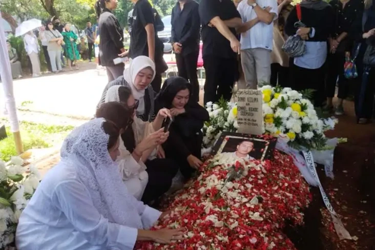 Tangis Keluarga Iringi...