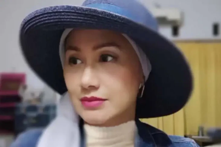 Profil Yuni Indriyati,...