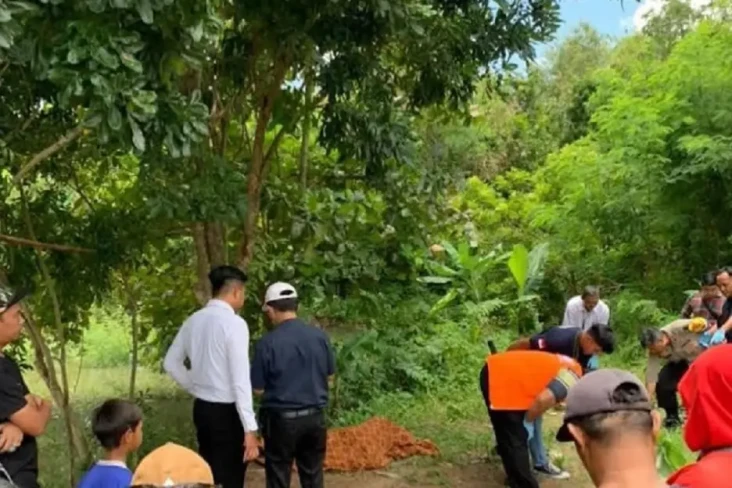 Penemuan Mayat Telanjang...