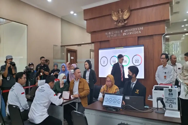 Tim Hukum AMIN Tiba...