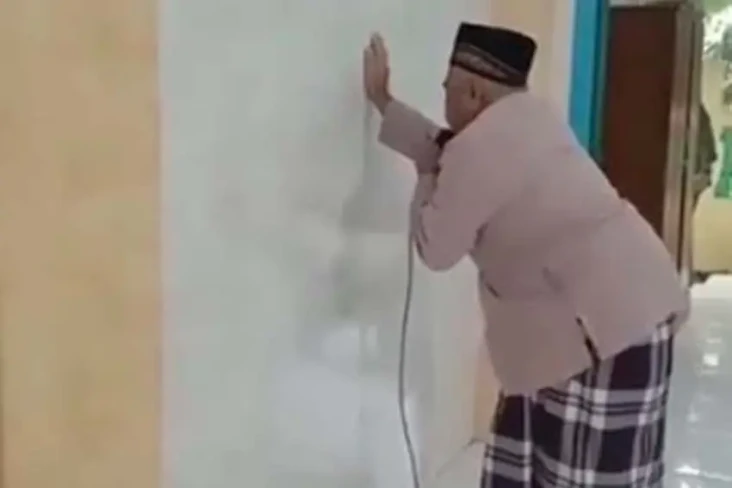 Kisah Pak Mad, Pria...