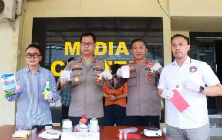 Polisi Bongkar Home...