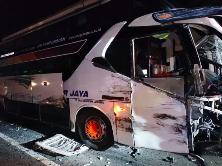 2 Penumpang Bus Tewas...